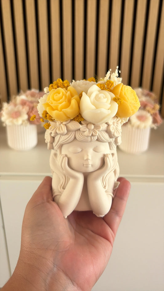 Bomboniera Cléo con fiori in cera gialli e bianchi
